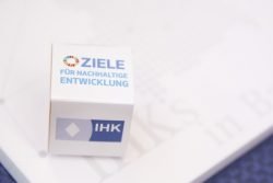 17 UN-Nachhaltigkeitsziele und IHK-Logo