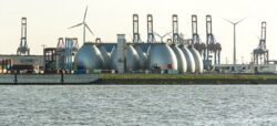 Erdgas wird z.B. am Hamburger Hafen gespeichert